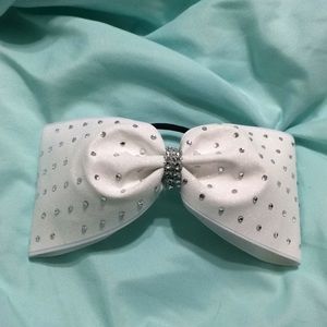 Cheerleading bow